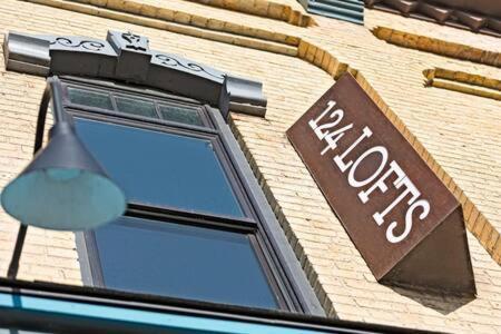 Hip Urban Loft - Small Town Charm -124 Lofts #3 West Dundee Bagian luar foto