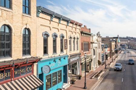 Hip Urban Loft - Small Town Charm -124 Lofts #3 West Dundee Bagian luar foto