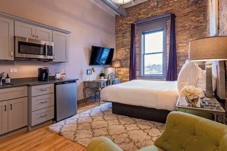 Hip Urban Loft - Small Town Charm -124 Lofts #3 West Dundee Bagian luar foto