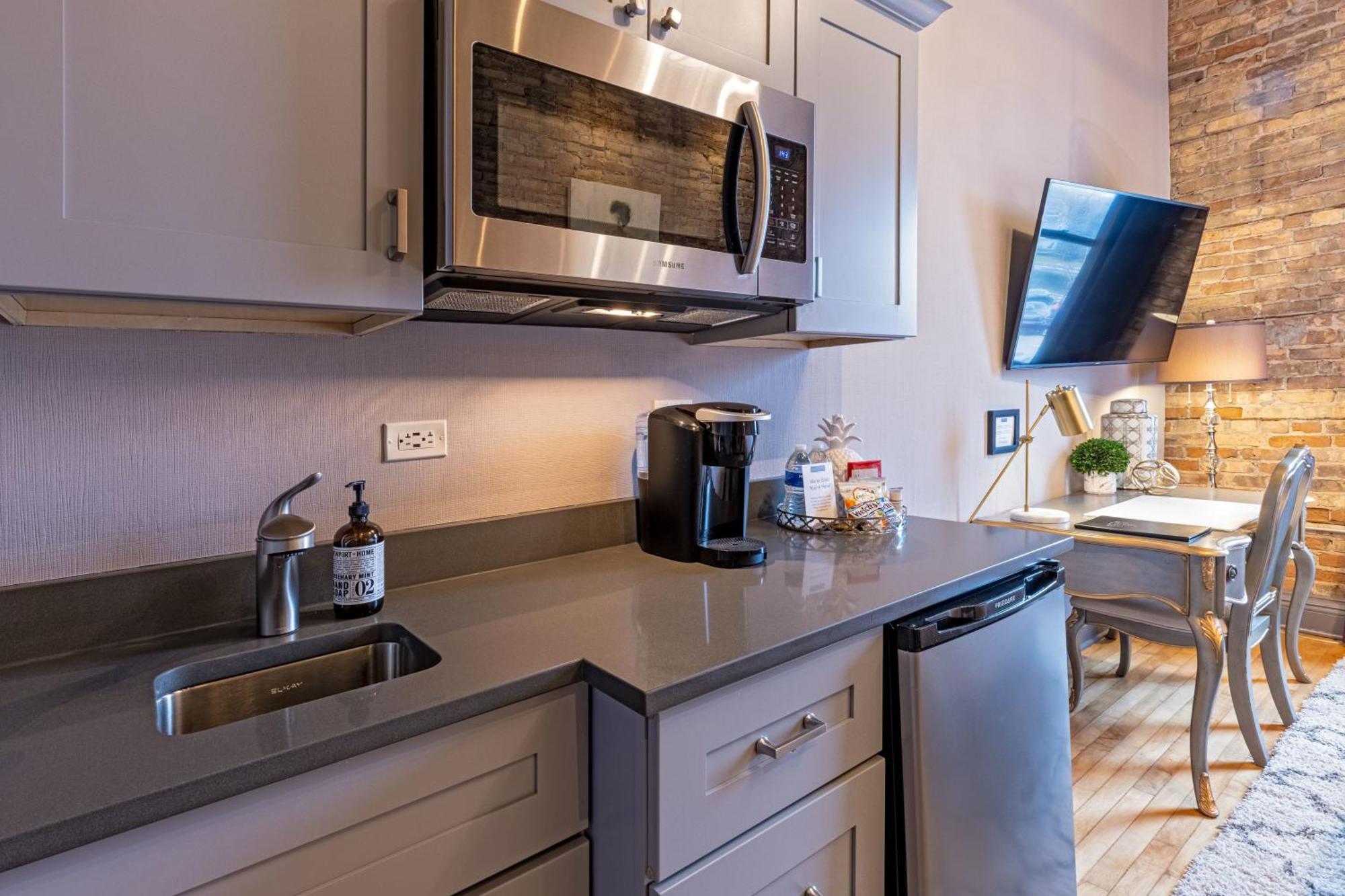 Hip Urban Loft - Small Town Charm -124 Lofts #3 West Dundee Bagian luar foto